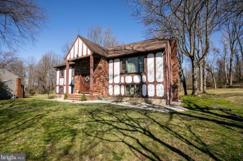 15 Holder Dr, Trenton, NJ 08628-2015