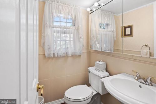 16 Ronit Dr, Trenton NJ 08628-2225 exterior