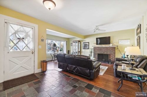 21 Roosevelt Ave, Dumont, NJ 07628-2914