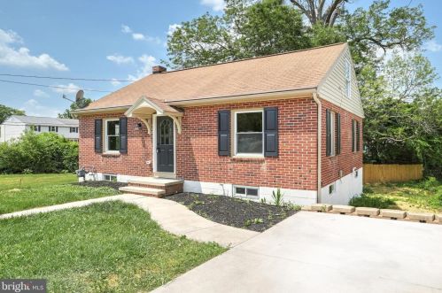 2 Bowman Rd, Hanover, PA 17331-4208