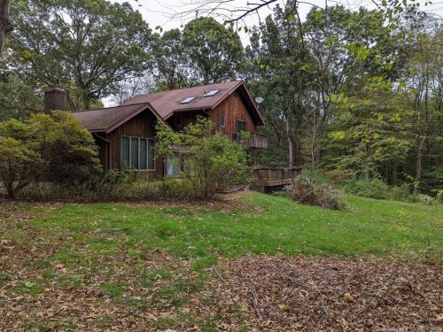 37 Sharon Ct, Huntington, CT 06484-4226