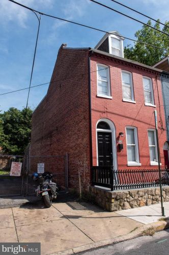 329 Beaver St, Lancaster PA  17603-5337 exterior