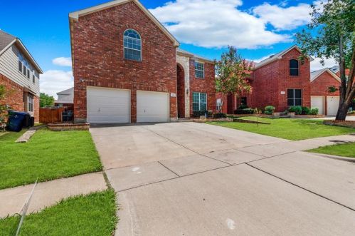 950 Green Pond Dr, Garland, TX 75040-1072