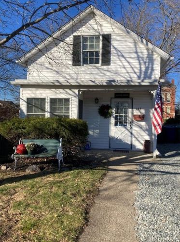 153 College St, Warwick, RI 02886-7117