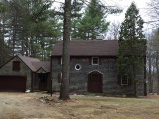121 Fairview Dr, Pittsfield, NH 03263-3818