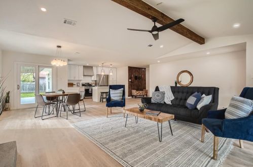 8408 Cayuga Dr, Austin TX 78749-3972 exterior