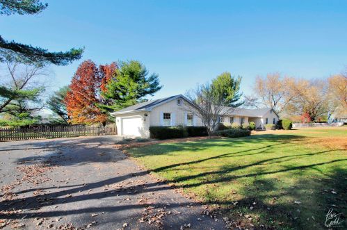 8507 Schmidt St, Spring Grove, IL 60081-9671