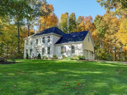 14 Stoney Brook Rd, Wallingford, CT 06492-2759