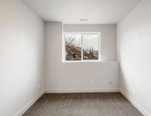 182 Valley View Ave, Hoytsville UT 84017-5533 exterior