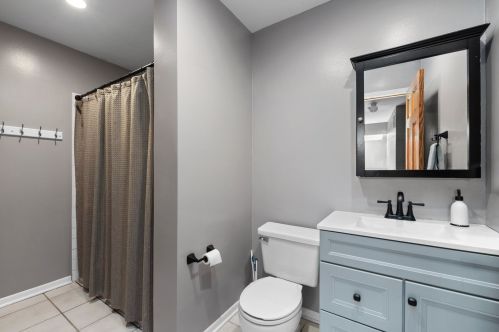 911 Cumberland Ct, Carol Stream IL  60188-9070 exterior