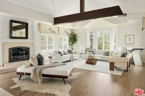 5933 Annie Oakley Rd, Calabasas, CA 91302-1230