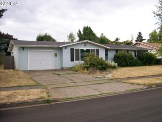 253 Greenvale Dr, Springfield, OR 97477-2168