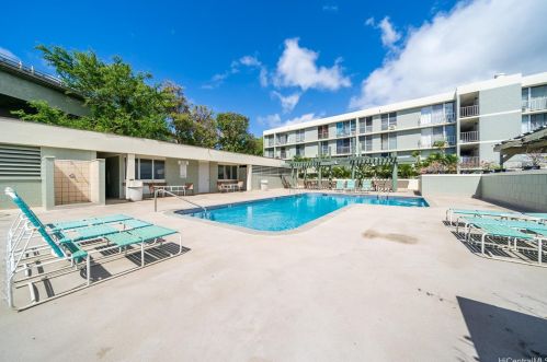 2845 Waialae Ave, Honolulu HI  96826-1835 exterior