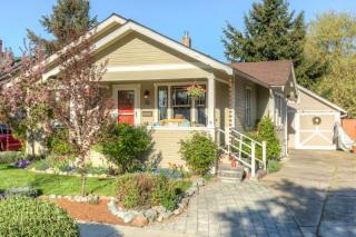 35 Vancouver Ave, Medford, OR 97504-7418