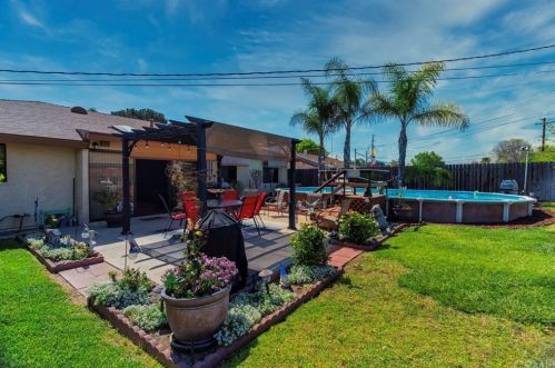 10075 Hedrick Ave, Riverside CA  92503-2377 exterior