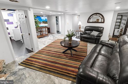 48 Calvin Unger Ln, Berkeley Springs WV 25411-5181 exterior