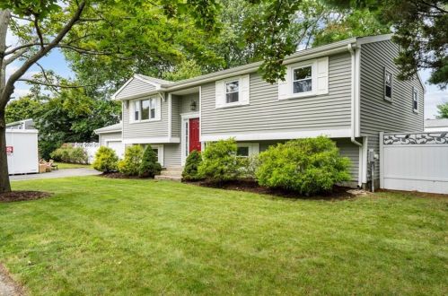 94 Sunnyside Dr, Warwick, RI 02889-4409