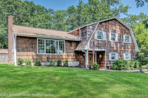 7 Sandspring Dr, Tinton Falls, NJ 07724-2131