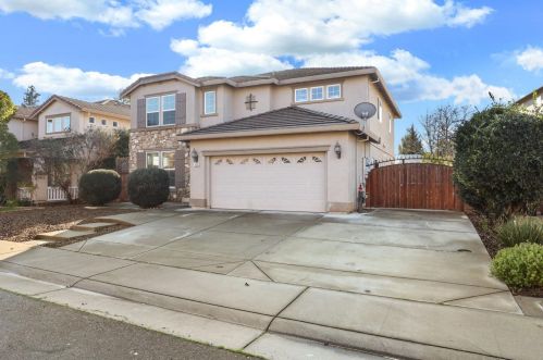4720 Blossom Ranch Dr, Elk Grove, CA 95757-3272