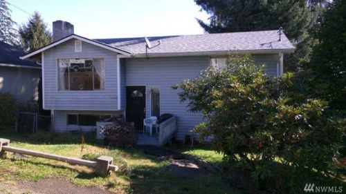 735 Peters St, Raymond, WA 98577-3407