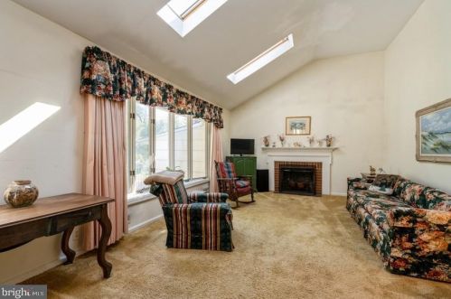 31 Broadripple Dr, Princeton, NJ 08540-4011