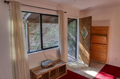 24949 Clover Rd, Willits, CA 95490-9582