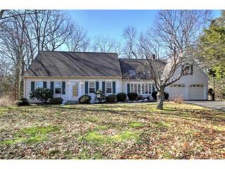 38 Country Club Dr, New Haven, CT 06525-2510