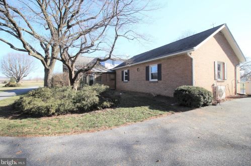 453 Martindale Rd, Ephrata PA  17522-9334 exterior