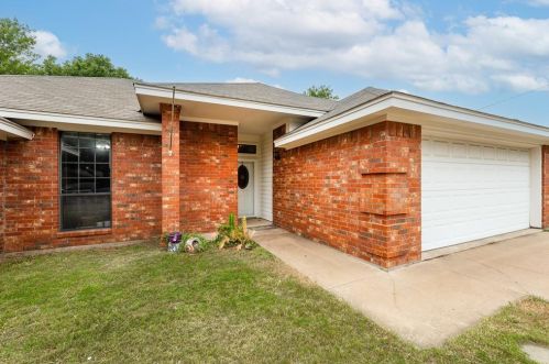 225 Maple Ln, Stephenville, TX 76401-2229