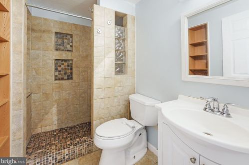 8364 Fern Leaf Ct, Springfield VA  22153-3863 exterior