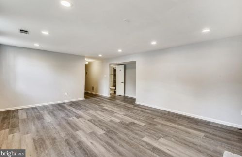 7305 Langsford Ct, Springfield VA  22153-1536 exterior