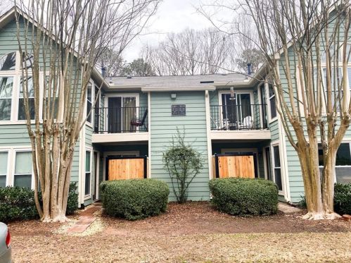 3201 Canyon Point Cir, Roswell, GA 30076-5109