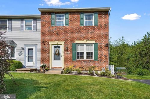 215 Vinmar Dr, York, PA 17402-4837