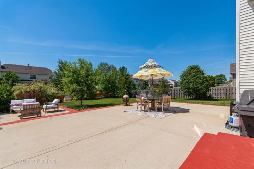 2910 Hampton Ave, North Aurora, IL 60542-6006