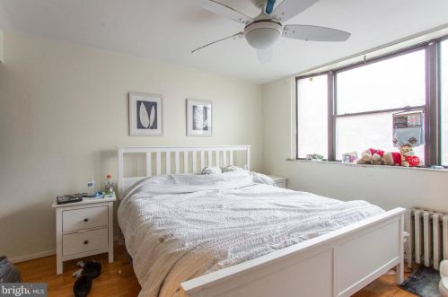 1908 10th St, Philadelphia, PA 19148-2317