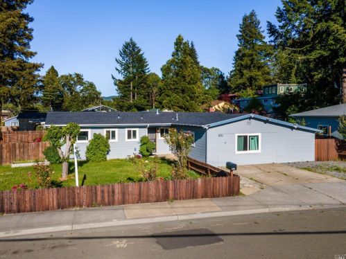 1001 Magnolia St, Willits, CA 95490-4207