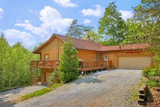 345 Oakwood Dr, Pigeon Forge, TN 37876-8900