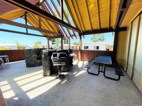 1333 Olive Ave, Vista CA  92083-4747 exterior