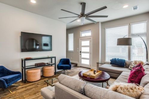 401 Templeton Dr, Fort Worth TX  76107-2252 exterior