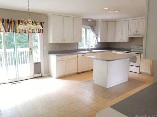 8 Tuttle Cir, Wapping CT  06074-1872 exterior