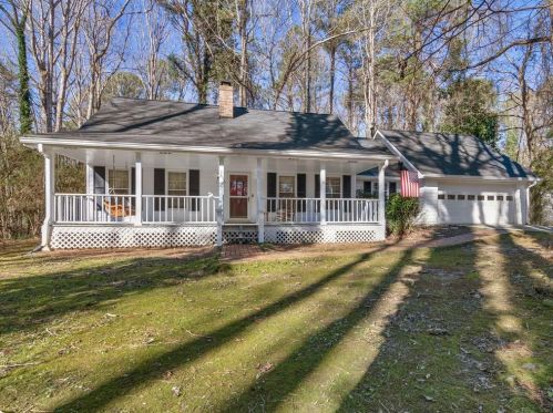 93 Fair Oaks Dr, Conyers, GA 30094-3261