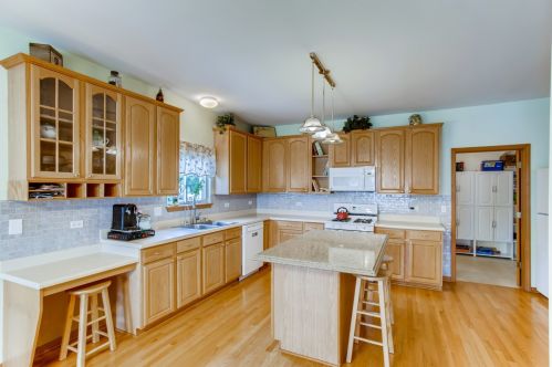 308 Century Dr, Pingree Grove IL  60140-4014 exterior