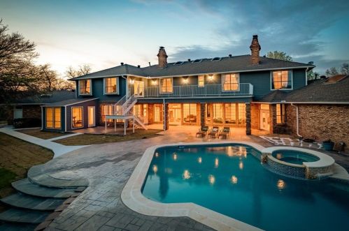 2817 Country Vly Rd, Garland TX  75041-2130 exterior