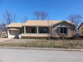 1406 Country Club Dr, Perry, OK 73077-2237
