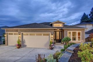 1670 Pine View Dr, Bellevue, WA 98027-8670
