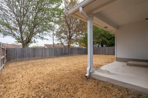 105 Rodeo Cv, Uhland TX 78640-5577 exterior