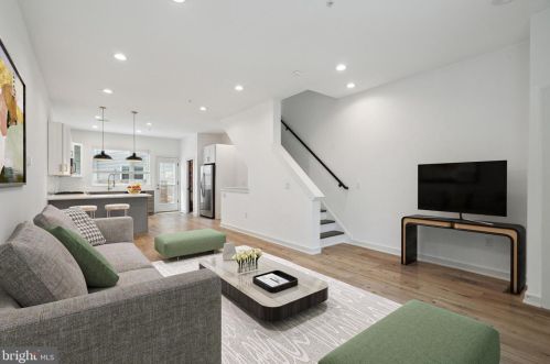 1926 Hancock St, Philadelphia, PA 19122-2302