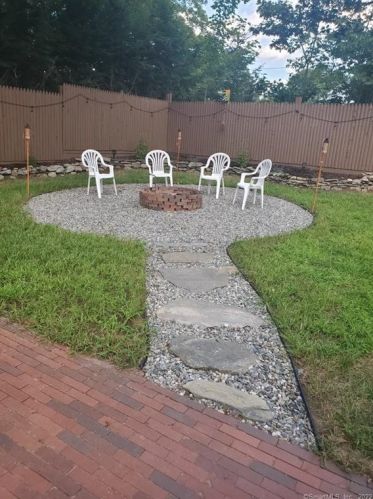 191 Maple St, Killingly CT  06239-2725 exterior