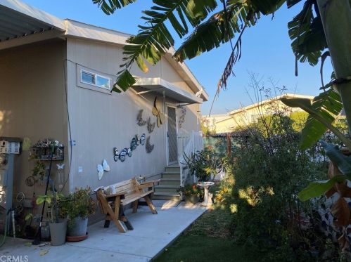 5 Ash Via, Anaheim CA  92801-1022 exterior