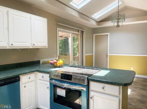 1080 Skylark Dr, Morrow, GA 30260-1638